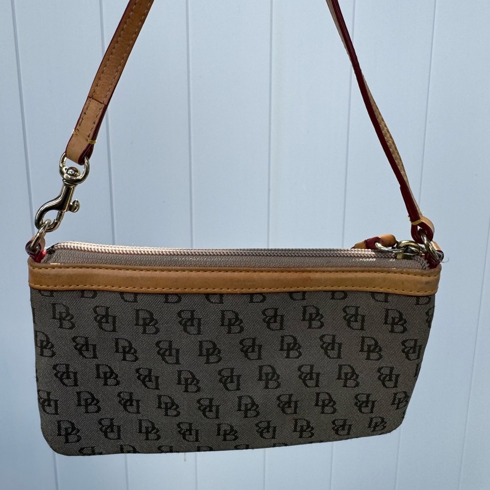 Dooney & Bourke Signature Fabric Leather Wristlet Wallet Purse 8x4.5” D - Picture 2 of 6